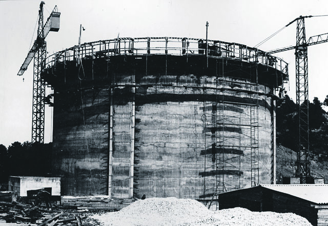 Construcció el 1973 d’un dipòsit regulador a Vilanova del Camí. 