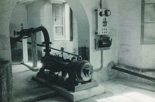 Una de les bombes d’Aigua de Rigat a finals de la dècada de 1940.