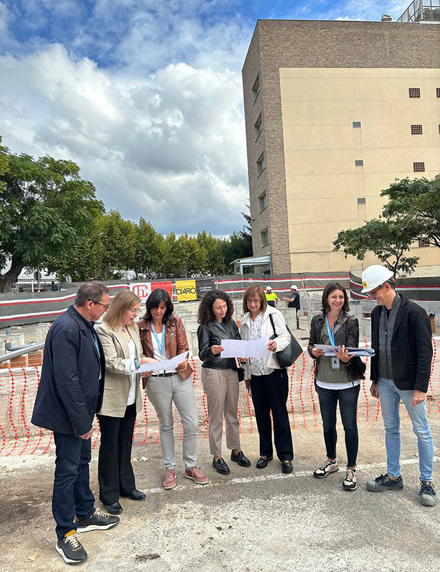 Un instant durant la visita a les obres del nou edifici modular de pediatria del CAP Anoia d'Igualada