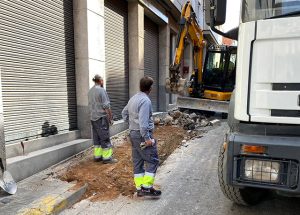 Imatge de les obres en el carrer de Mossèn Borràs