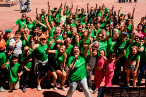 Els participants en la marxa solidària contra el càncer de Piera.