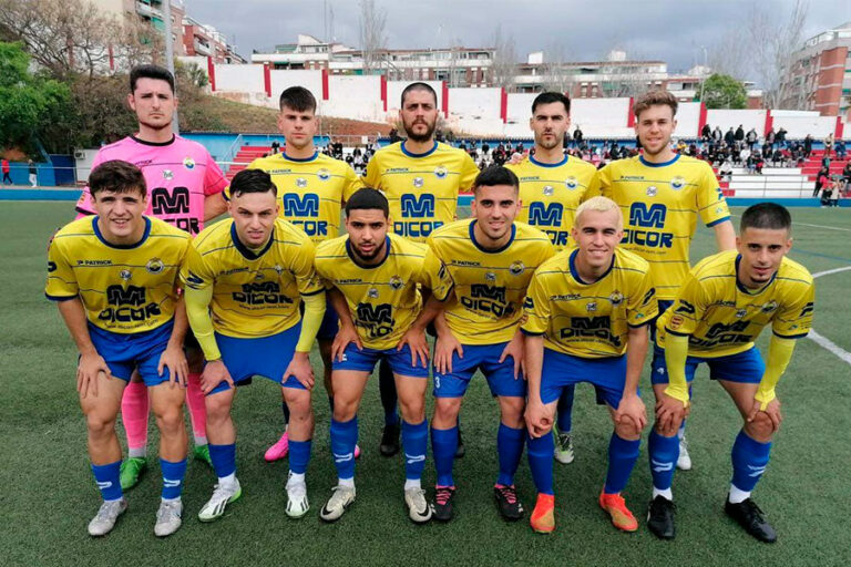 Els jugadors de la UD San Mauro abans de començar el partit.