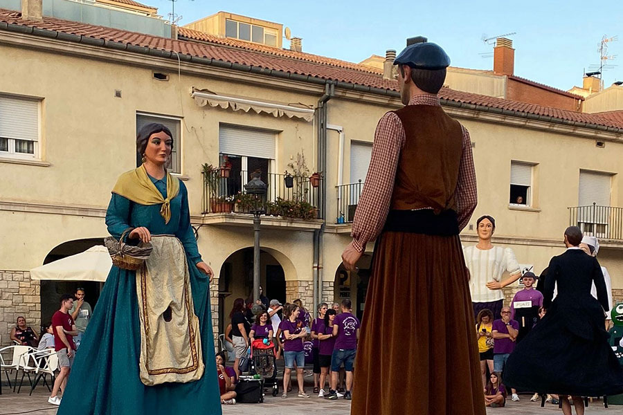 Els gegants de Calaf en un dels balls del seu 30è aniversari.