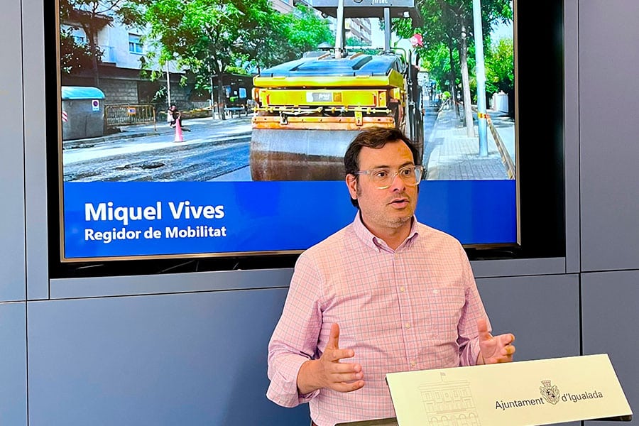 El regidor Miquel Vives presenta el pla d'asfaltatge 2024.