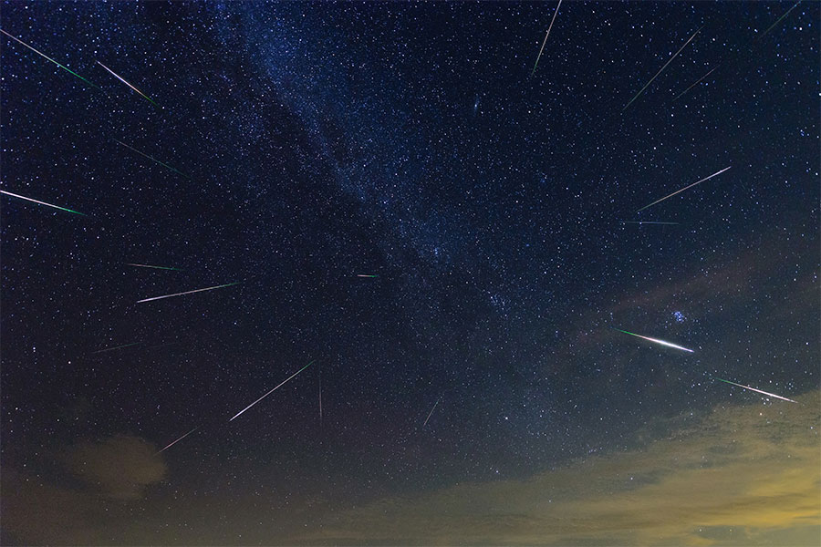 Una imatge de la pluja de meteors dels Perseids o llàgrimes de sant llorenç. Visibles també a l'Anoia.