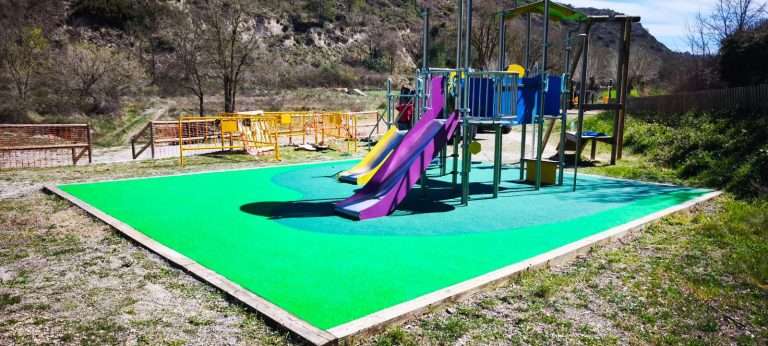 Castellfollit de Riubregós parc infantil